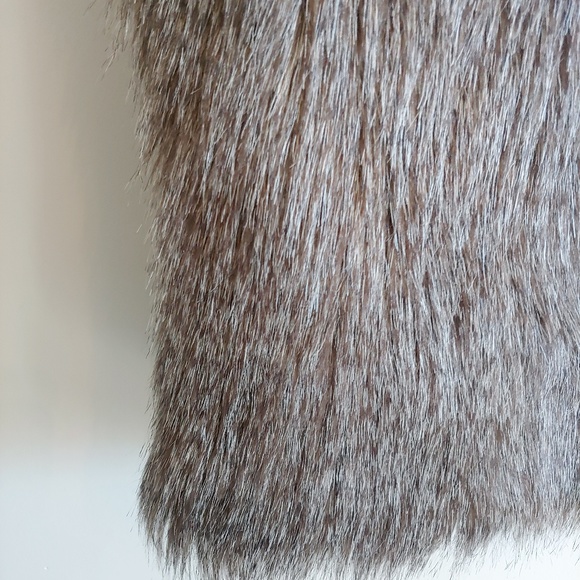 Clothes - Picture 4 of 4